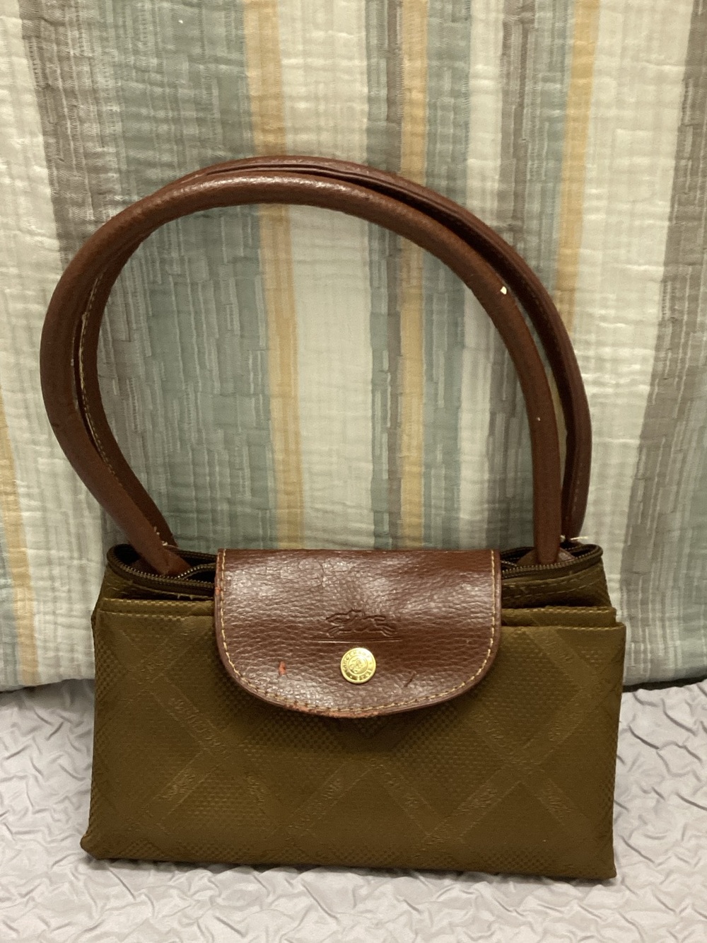 Longchamp Le Pliage lattice logo bag
French sophistication Timeless purse - Picture 6 of 16